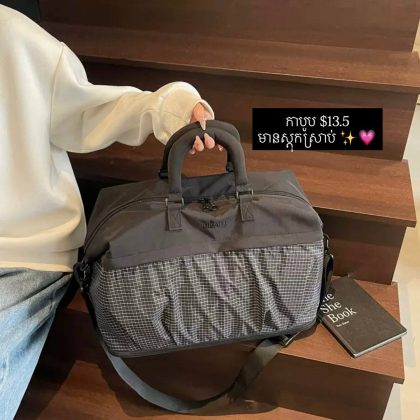 Grey travel bag with handle