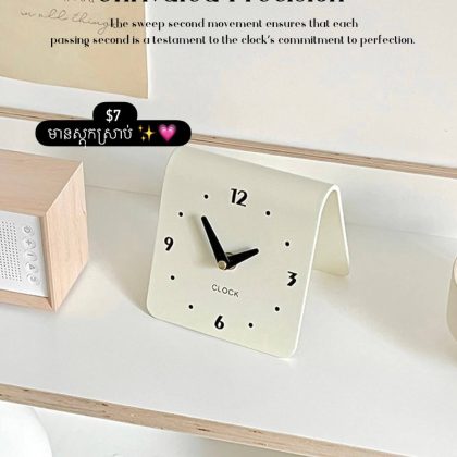 Curved table clock